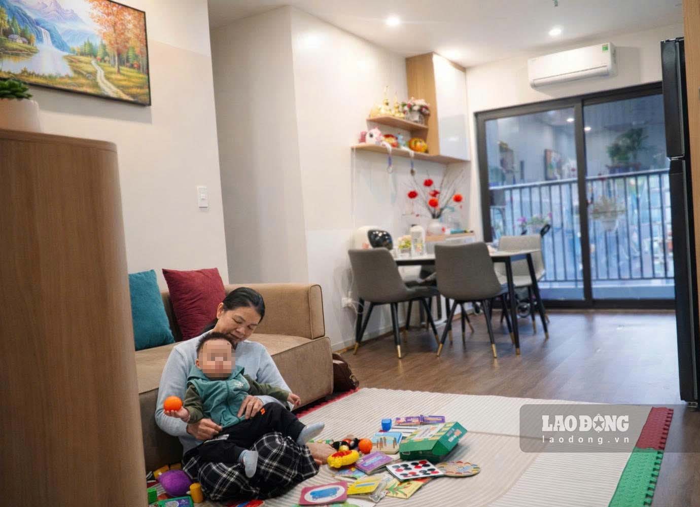 Căn hộ rộng 70m2, có một phòng khách, một phòng bếp, một ban công, 3 phòng ngủ và 2 nhà vệ sinh. Với giá hơn 1 tỉ đồng, chị Hà nói rằng “mọi thứ đều vừa ý”.