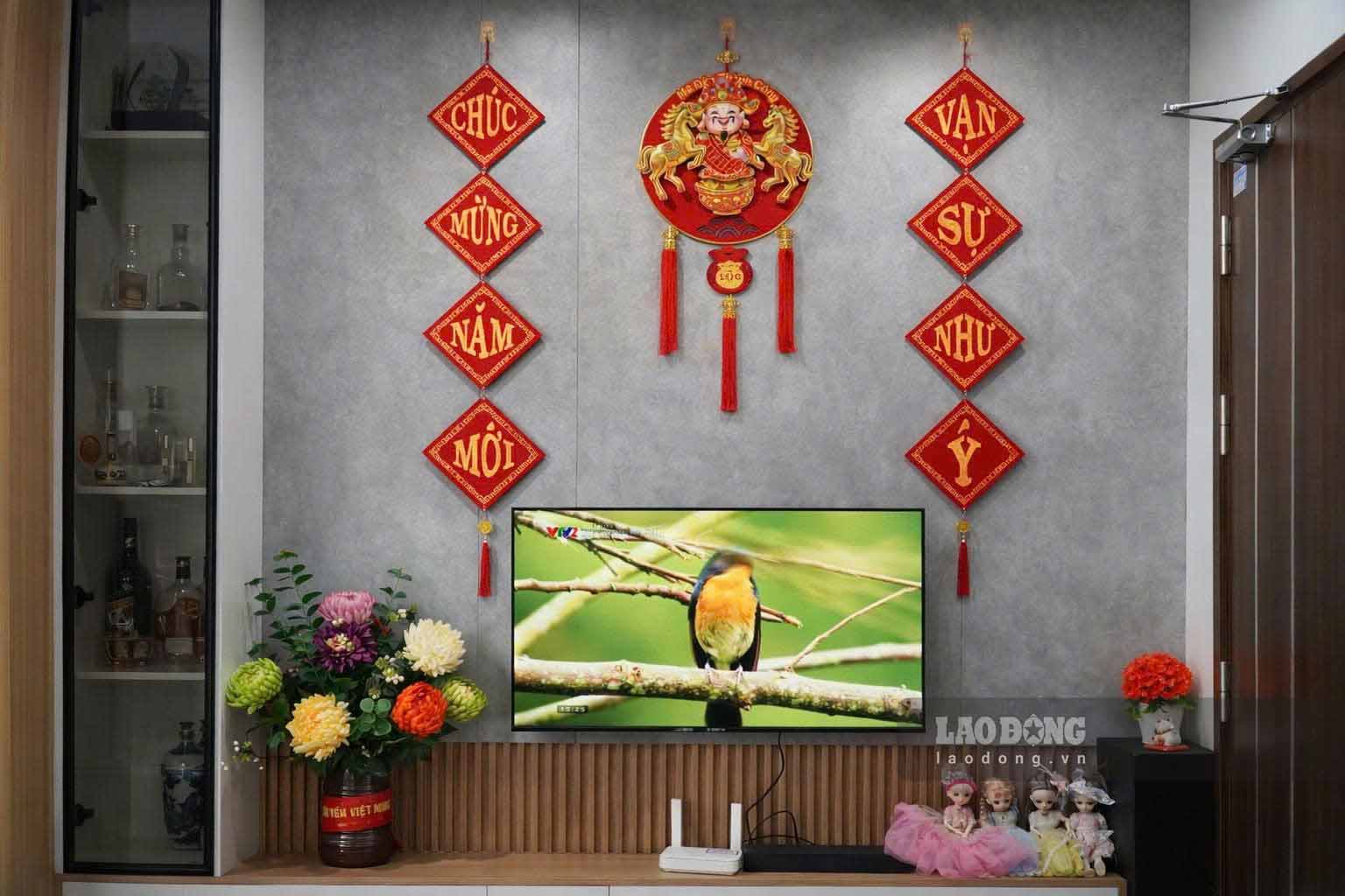 Không khí Tết trong căn hộ của chị Hà. “Nếu không có chính sách nhà ở xã hội, nằm mơ tôi cũng không dám nghĩ mình có được một căn nhà thế này”, chị Hà nói và cho biết, đây là cái Tết trọn vẹn, đủ đầy nhất với gia đình.