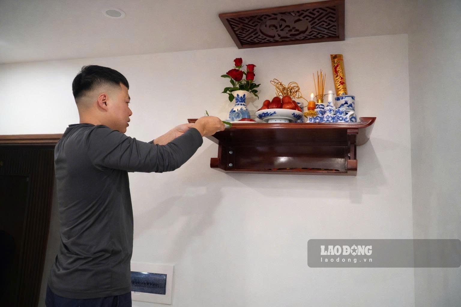 “Lần đầu tiên được làm chủ ngôi nhà mình ở, tôi muốn báo cáo với tổ tiên về điều đó”, anh Thắng chia sẻ.  