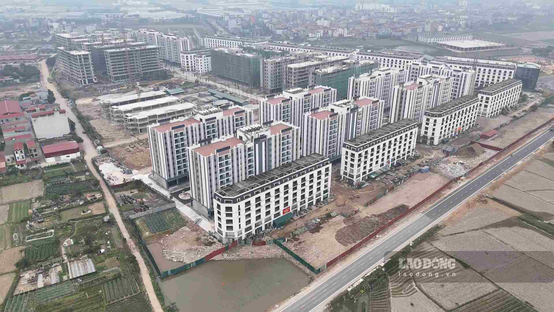 Là một trong những trung tâm công nghiệp lớn nhất cả nước, Bắc Ninh hiện có 750 nghìn lao động đang làm việc trong các khu, cụm công nghiệp. Cùng với tốc độ phát triển công nghiệp, nhu cầu về nhà ở phù hợp với công nhân, người lao động trở thành vấn đề cấp thiết. Trong ảnh là một khu nhà ở xã hội nằm liền kề với khu công nghiệp Yên Phong - một trong những khu công nghiệp lớn nhất tỉnh Bắc Ninh.