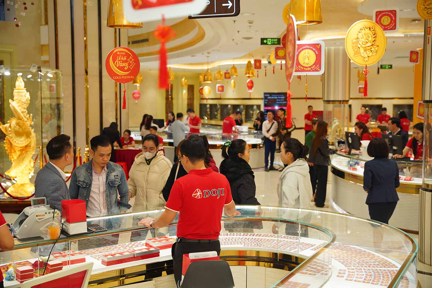 Lễ hội Vàng 2026 mang đến nhiều chương trình ưu đãi dành cho khách hàng mua sắm trong thời gian diễn ra sự kiện. Ảnh: DOJI