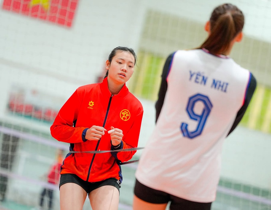 Hanoi women's volleyball trains on the last day before Tet holiday. Photo: Hanoi Volleyball