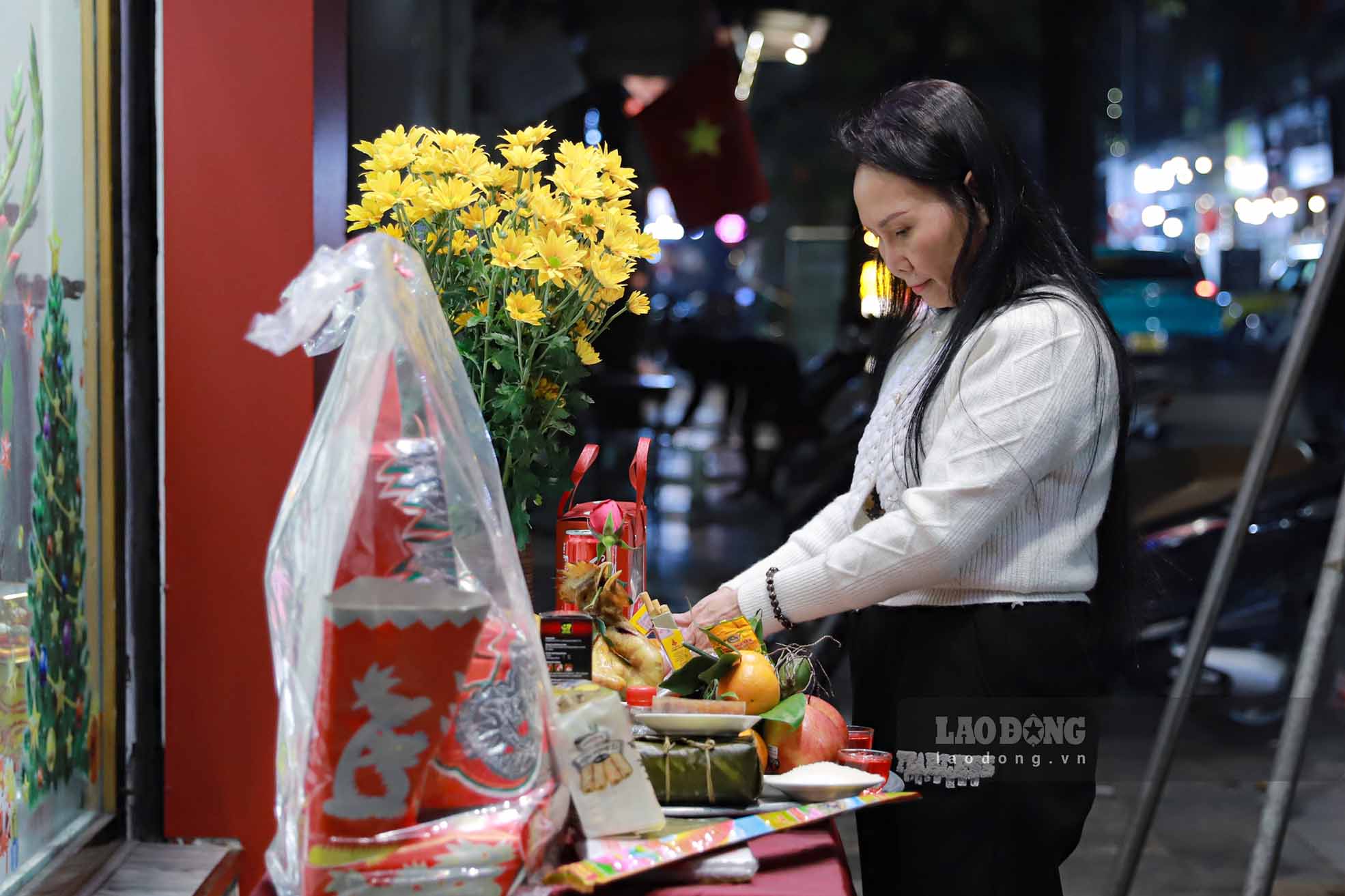 Standard customs New Year's Eve offering tray for the whole year 2026 to welcome fortune