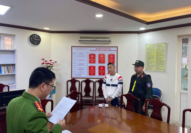 Đối tượng Lê Anh Tuấn tại cơ quan công an. Ảnh: Công an Thái Nguyên