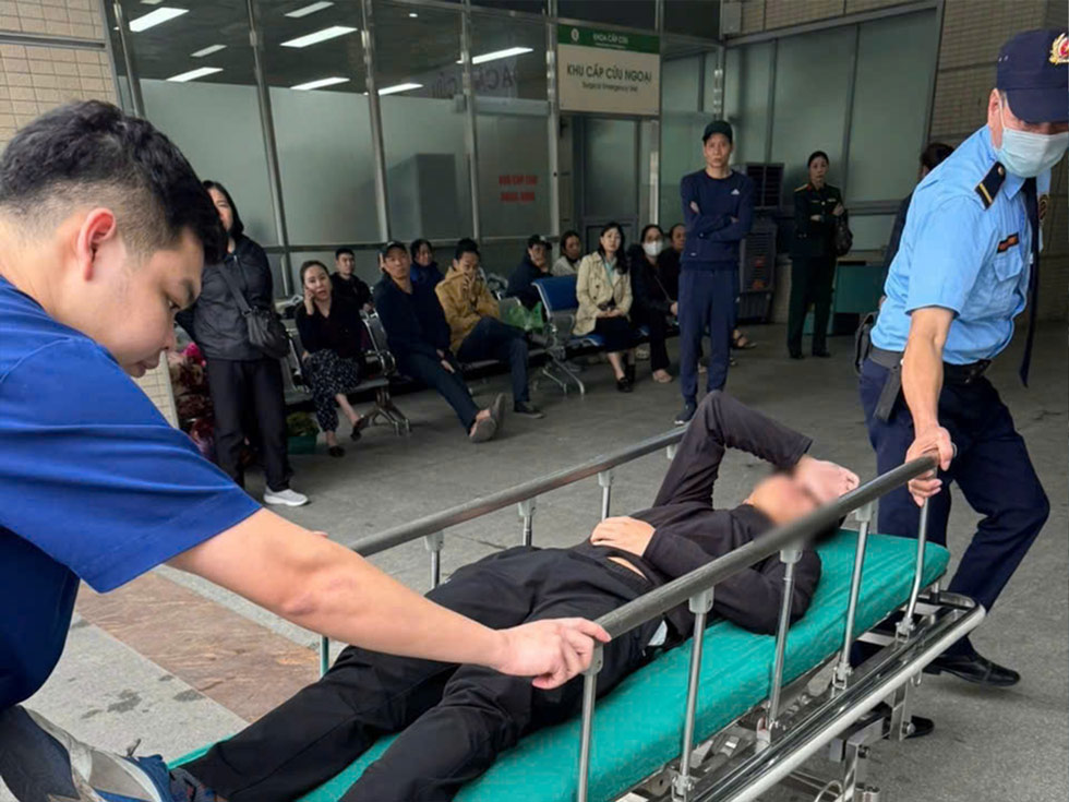 Người bệnh được bệnh viện tiếp nhận, cấp cứu kịp thời. Ảnh: Tiến Ngô