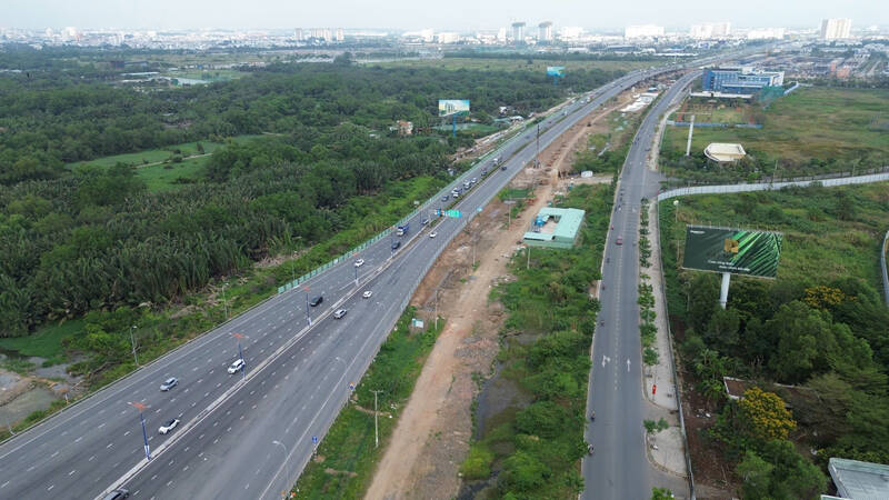 Cửa ngõ cao tốc TPHCM - Long Thành - Dầu Giây các phương tiện di chuyển dễ dàng.