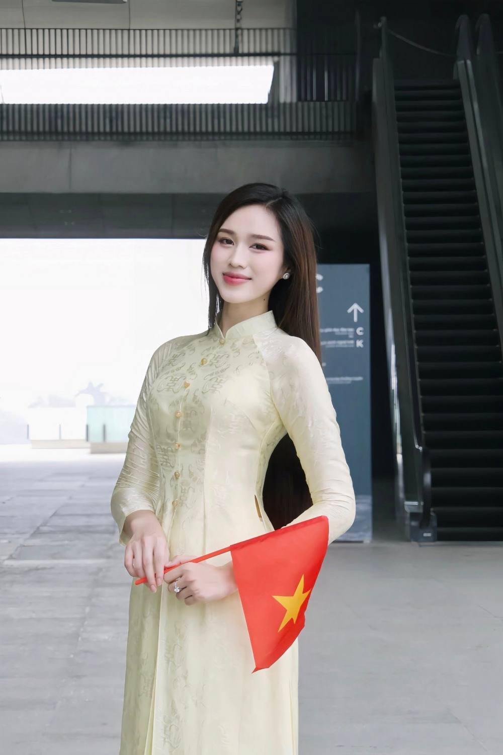 Người đẹp quê Thanh Hóa thường mặc áo dài trong các dịp quan trọng. Ảnh: NVCC