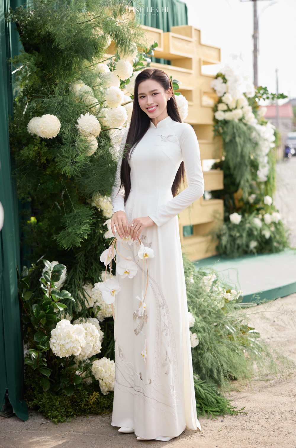 Hoa hậu Đỗ Hà xinh đẹp khi mặc áo dài trong lễ ăn hỏi. Ảnh: NVCC