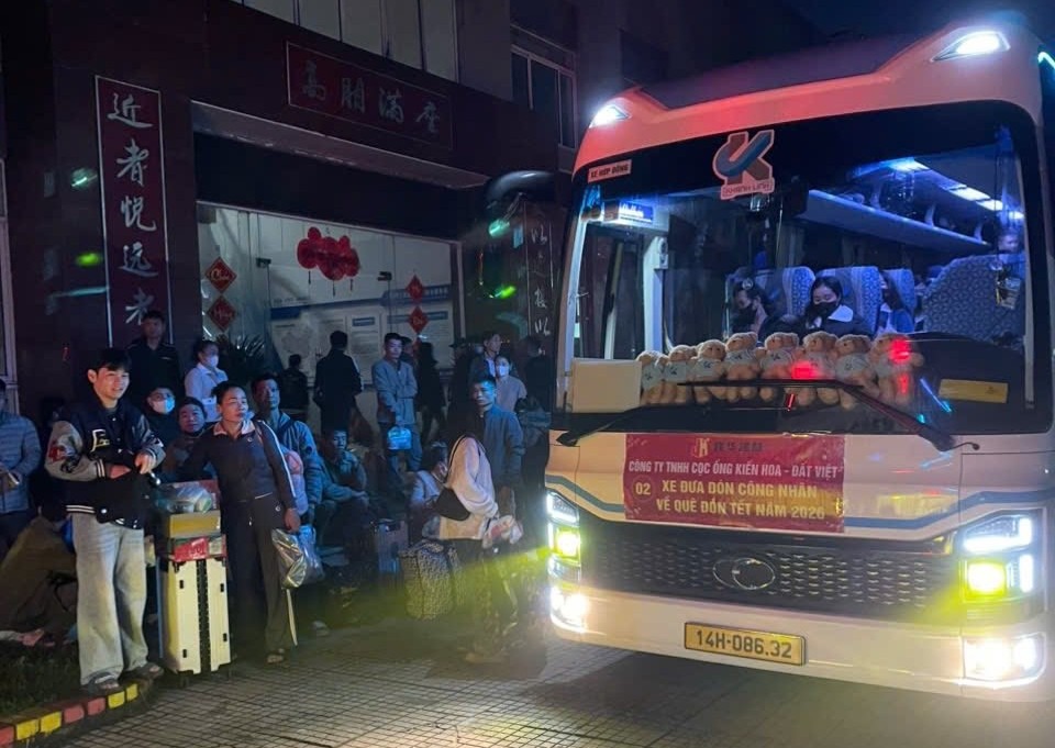 Bus taking union members home for Tet. Photo: Hai Phong City Trade Union