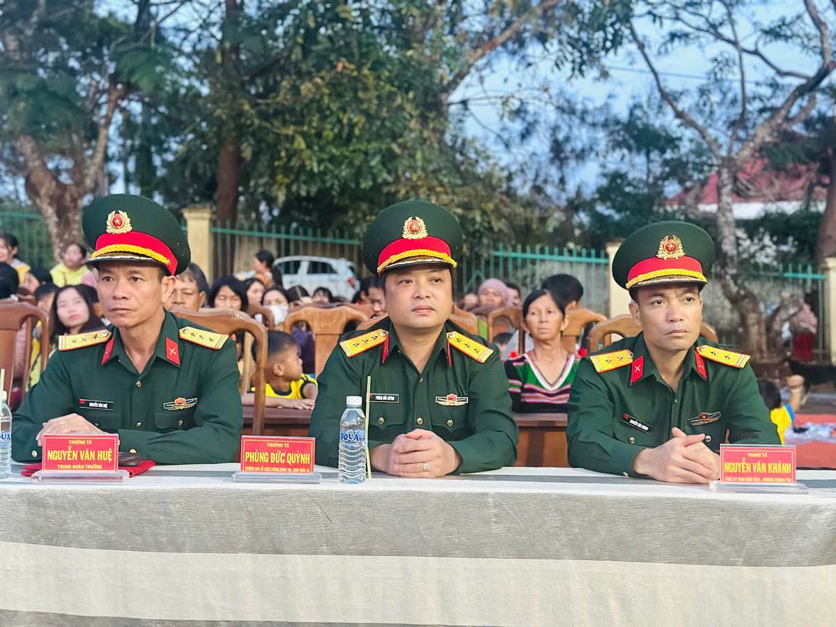 Các đại biểu tham dự chương trình. Ảnh: Hồng Thắm