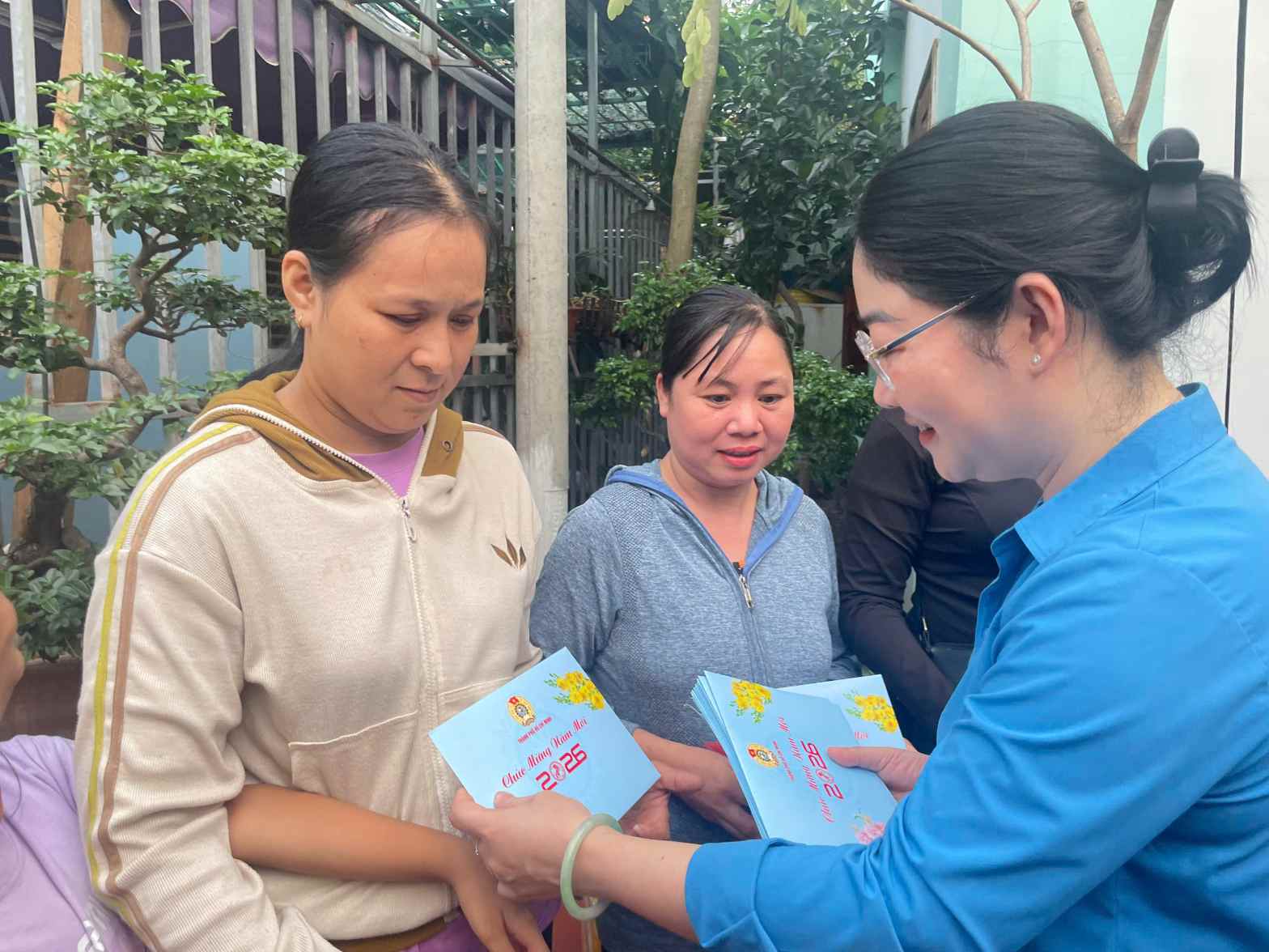 Trade unions bring a warm Tet to workers far from home. Photo: Dinh Trong