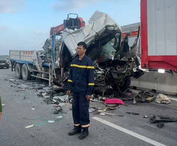 Vụ tai nạn xảy ra trên cao tốc Bùng - Vạn Ninh. Ảnh: Đội CSGT Đường bộ Cao tốc số 4 