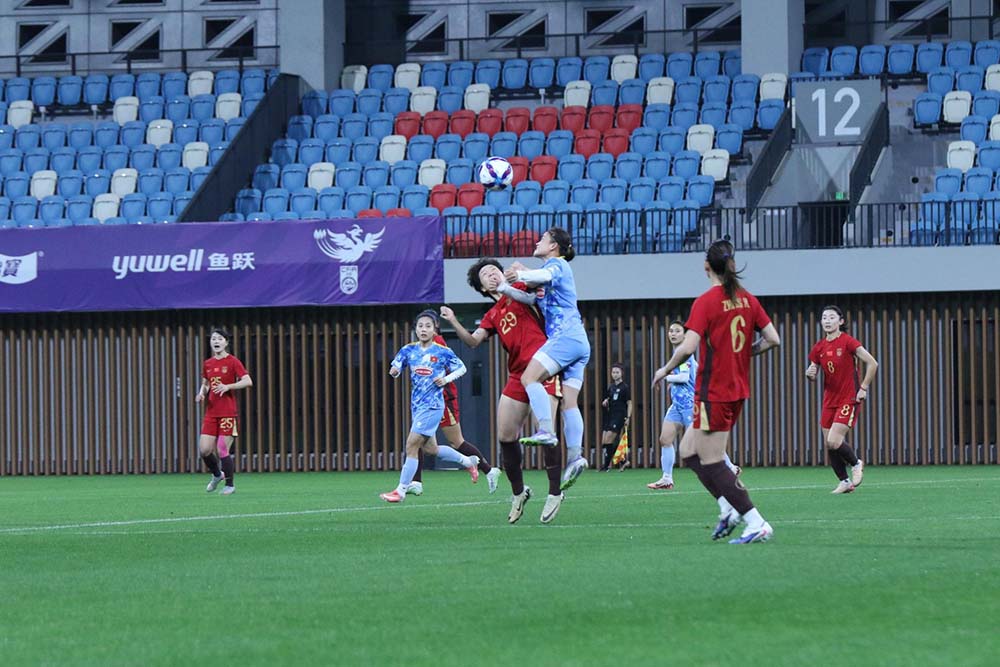 Tuyển nữ Việt Nam rút ra nhiều bài học sau 2 trận giao hữu với tuyển nữ Trung Quốc. Ảnh: VFF
