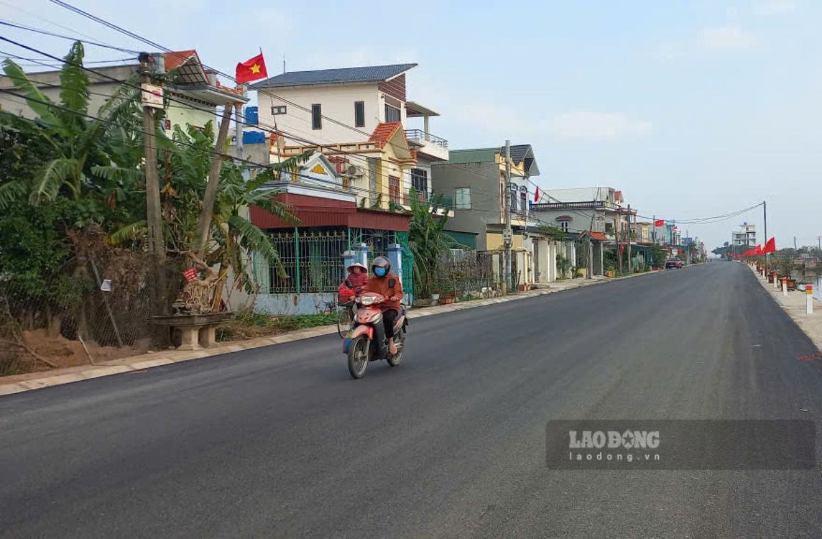 Wide roads thanks to the land donation movement to build roads in Binh Dinh commune, Hung Yen province. Photo: Luong Ha