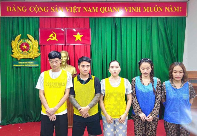 Triệt phá đường dây lừa đảo trên không gian mạng quy mô 2.500 tỉ đồng, bắt giữ nhiều đối tượng. Ảnh: Công an tỉnh Đồng Nai