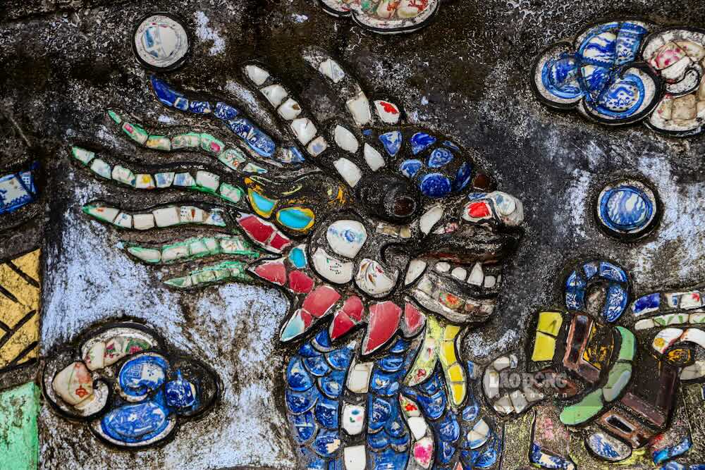 “Rồng bay lên theo phương thẳng đứng, tượng trưng cho chiều thời gian, trong Hán Việt gọi là “tung“; còn ngựa di chuyển trên mặt đất theo phương ngang, gọi là “hoành“. Sự kết hợp giữa hai yếu tố tung – hoành được người Việt quan niệm là biểu trưng cho khả năng “kinh bang tế thế“, đem tài năng và tri thức phụng sự đời sống xã hội”, ông Hoa phân tích.