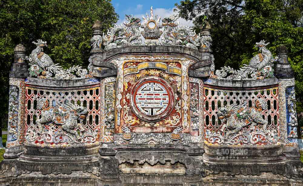 Tại Huế, hình tượng Long mã xuất hiện khá phổ biến, đặc biệt trong kiến trúc cung đình triều Nguyễn.