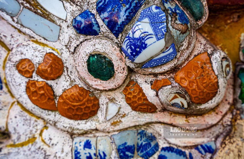 Khuôn mặt Long Mã ở Trường Chuyên Quốc học Huế.