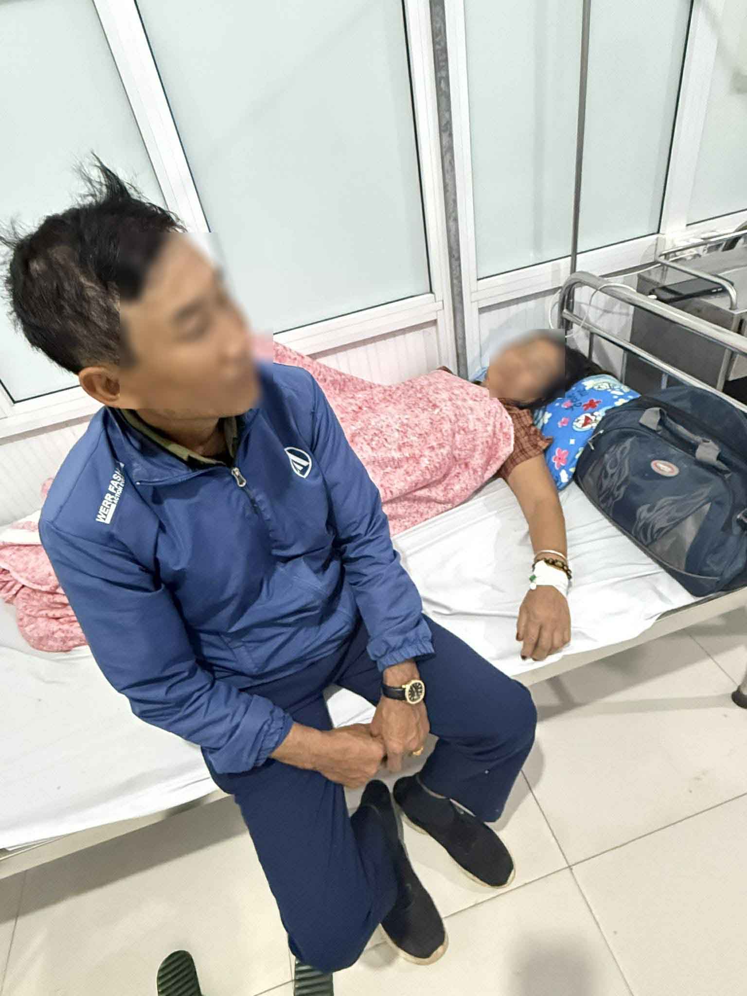 Số người nghi ngộ độc thực phẩm lên tới hơn 10 người. Ảnh: Ngọc Anh