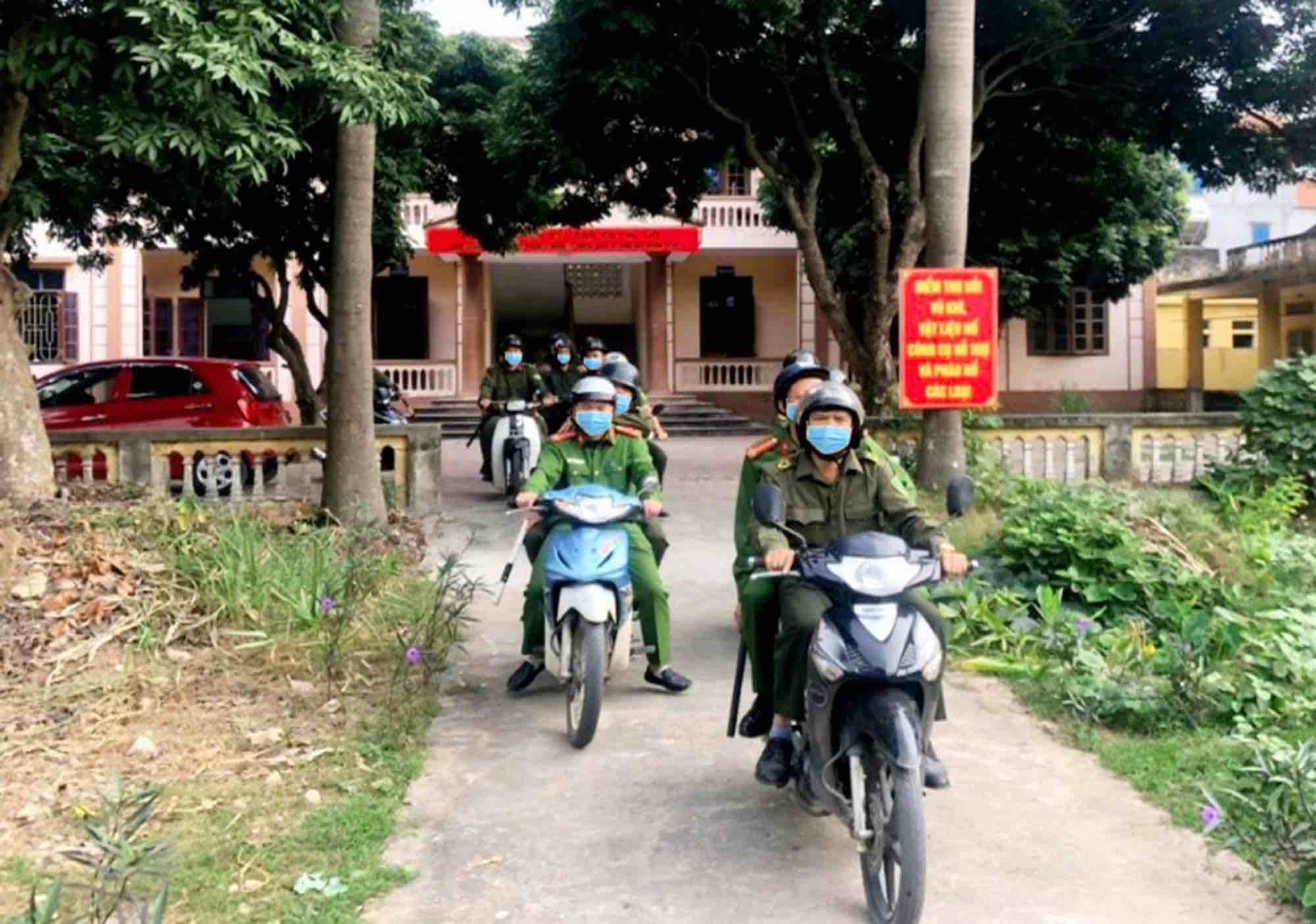 Công an xã được tuần tra, kiểm soát, xử lý vi phạm giao thông. Ảnh: Công an TP Hà Nội