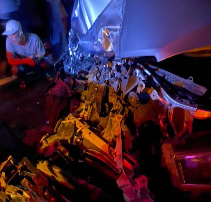 Nhiều phương tiện hư hỏng hoàn toàn sau vụ tai nạn trên cao tốc. Ảnh: Trần Lâm