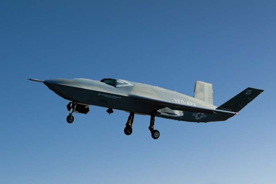 YFQ-42A completes four-hour semi-automatic flight, showing a new step forward in combat autonomy. Graphics: Cat Tien