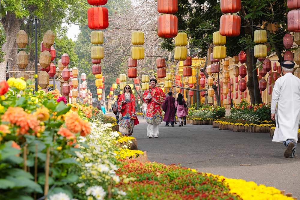 Đường hoa xuân tại Hoàng thành Thăng Long mở cửa chào đón du khách dịp Tết. Ảnh: Hoàng thành Thăng Long