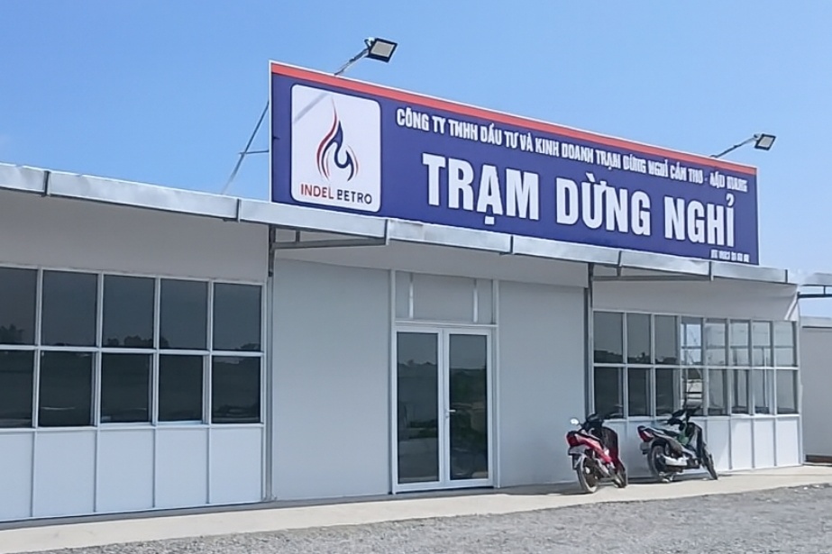 Can Tho - Ca Mau expressway puts 2 rest stops into operation during Tet