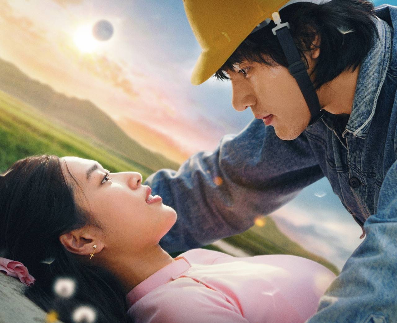 Doan Thien An collaborates with Khuong Le. Photo: Film crew.