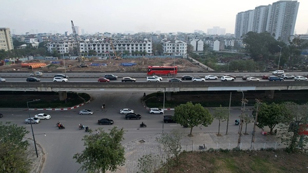 On the first day of Tet holiday, traffic at the southern gateway of Hanoi was smooth, without congestion. Photo: Minh Hanh
