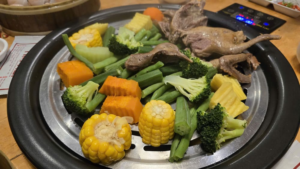 Nutritious steamed dishes will be one of the reasons to choose from year-end parties. Photo: Tuan Dat