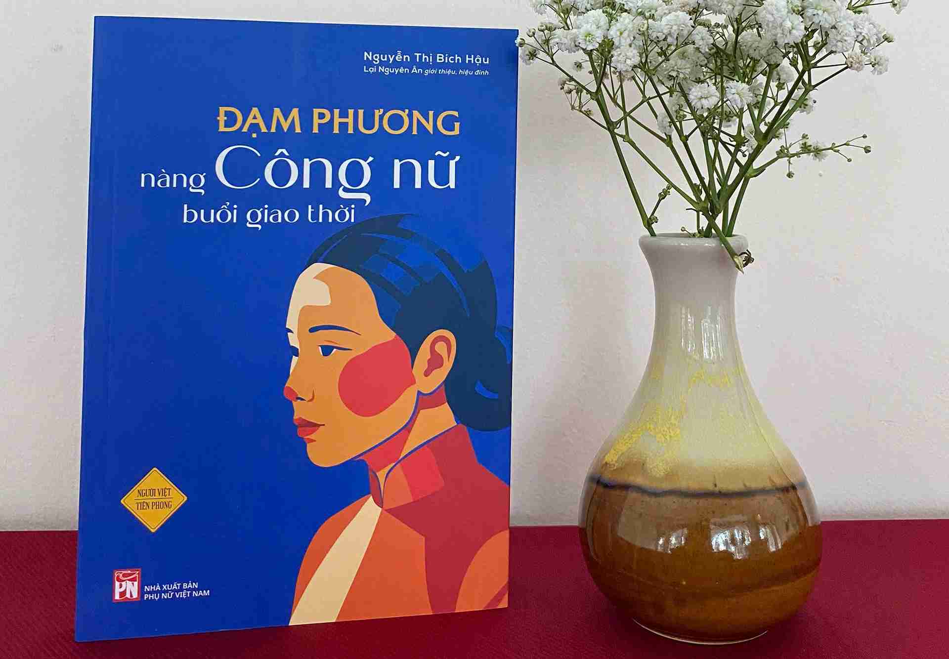 새로운 전기 작품 속 담프엉 여사의 초상화. 사진: 베트남 여성 출판사