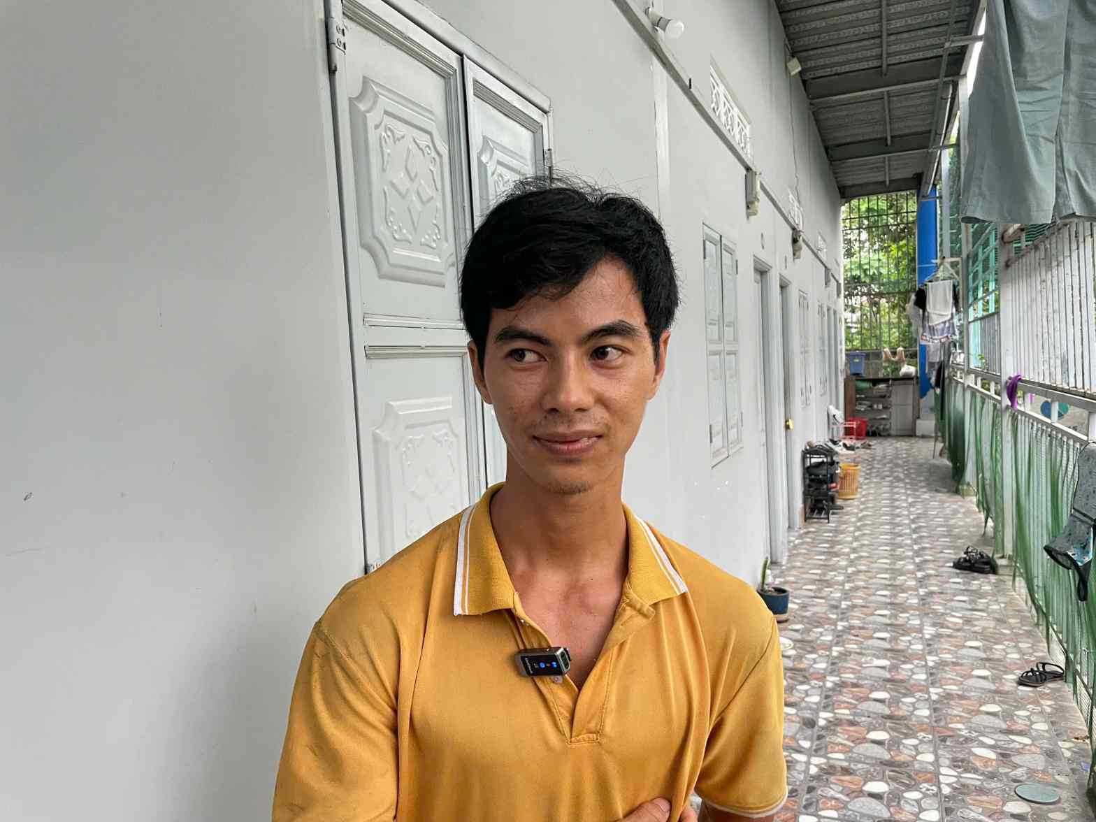 Anh Nhân chọn ăn Tết ở TPHCM để tiết kiệm chi phí. Ảnh: Đình Trọng