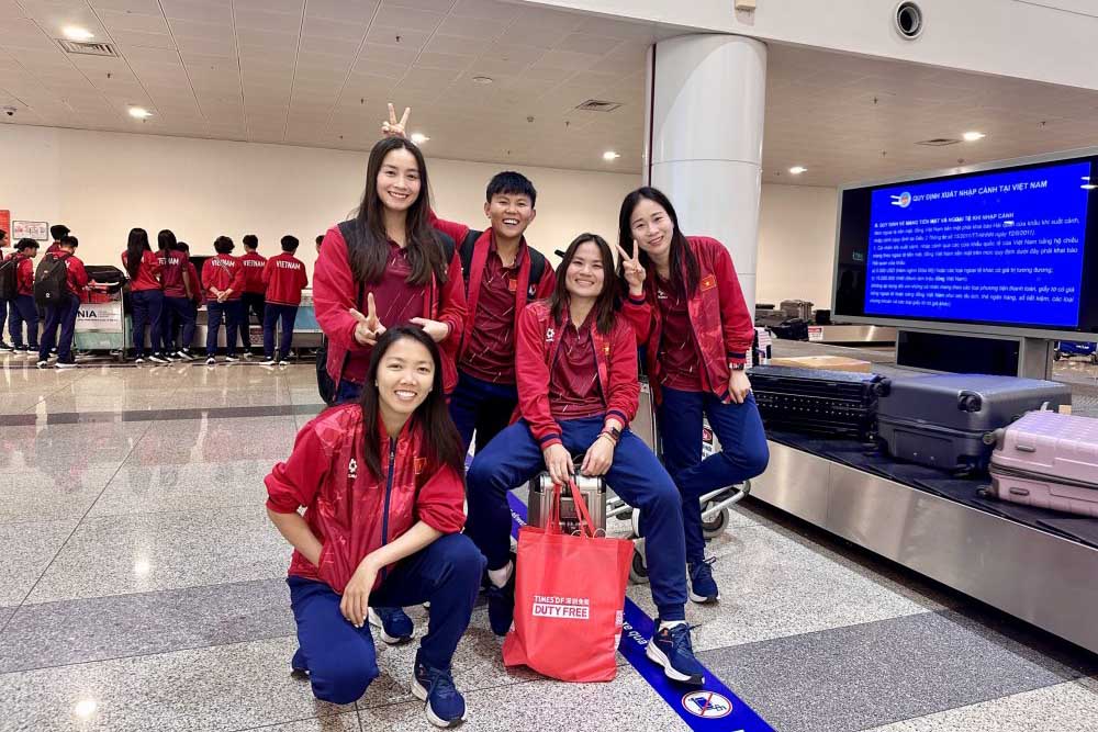 The Vietnamese women's national team returns home after concluding their training trip in China. Photo: VFF