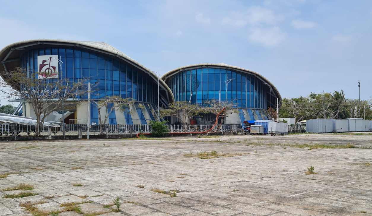 Khối nhà B, C hiện tại trong khối Nhà hát ba nón lá tạo phường Bạc Liêu, tỉnh Cà Mau. Ảnh: Nhật Hồ.