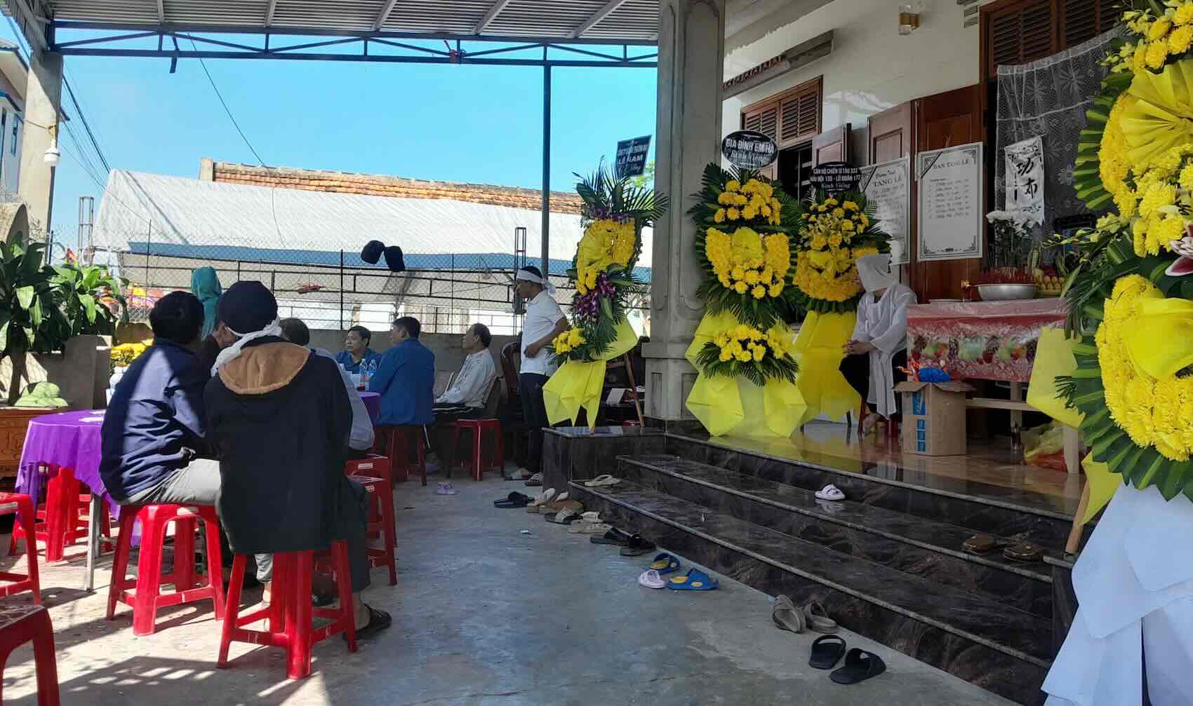 Family organizes funeral for Mr. S after the victim died. Photo: Van Thanh