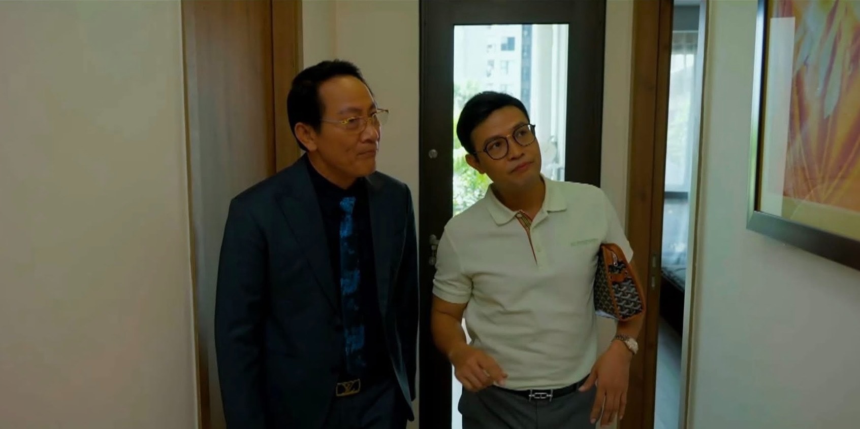 NSƯT Thái Sơn đóng vai khách mua nhà trong Gia đình trái dấu. Ảnh cắt từ video  