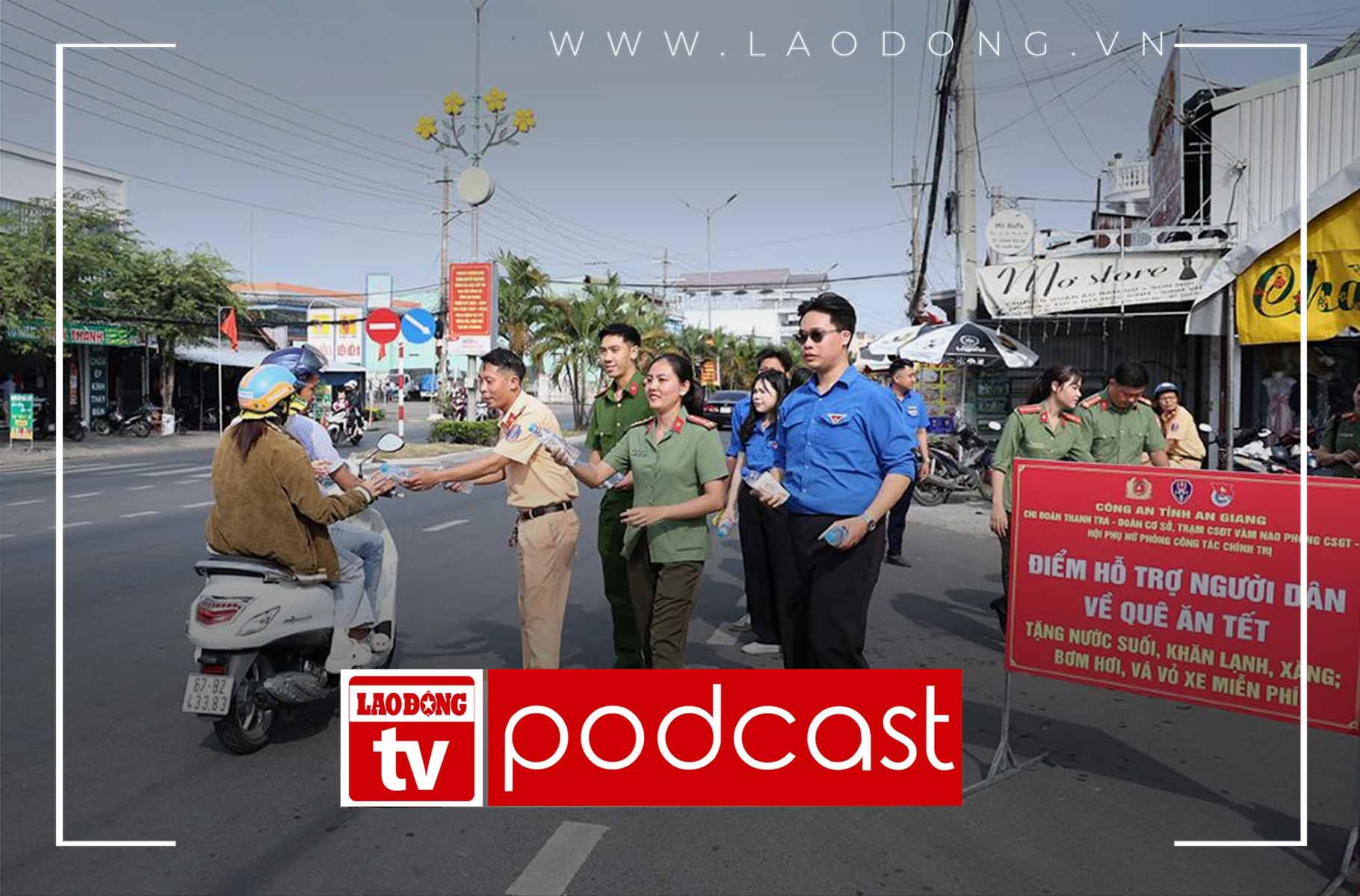 Morning news 15. 02: Thousands of An Giang people receive gifts on their way home