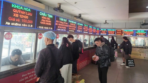 Cận Tết, bến xe Hà Nội không quá tải, xe tăng cường dùng hạn chế. Ảnh: Minh Hạnh 