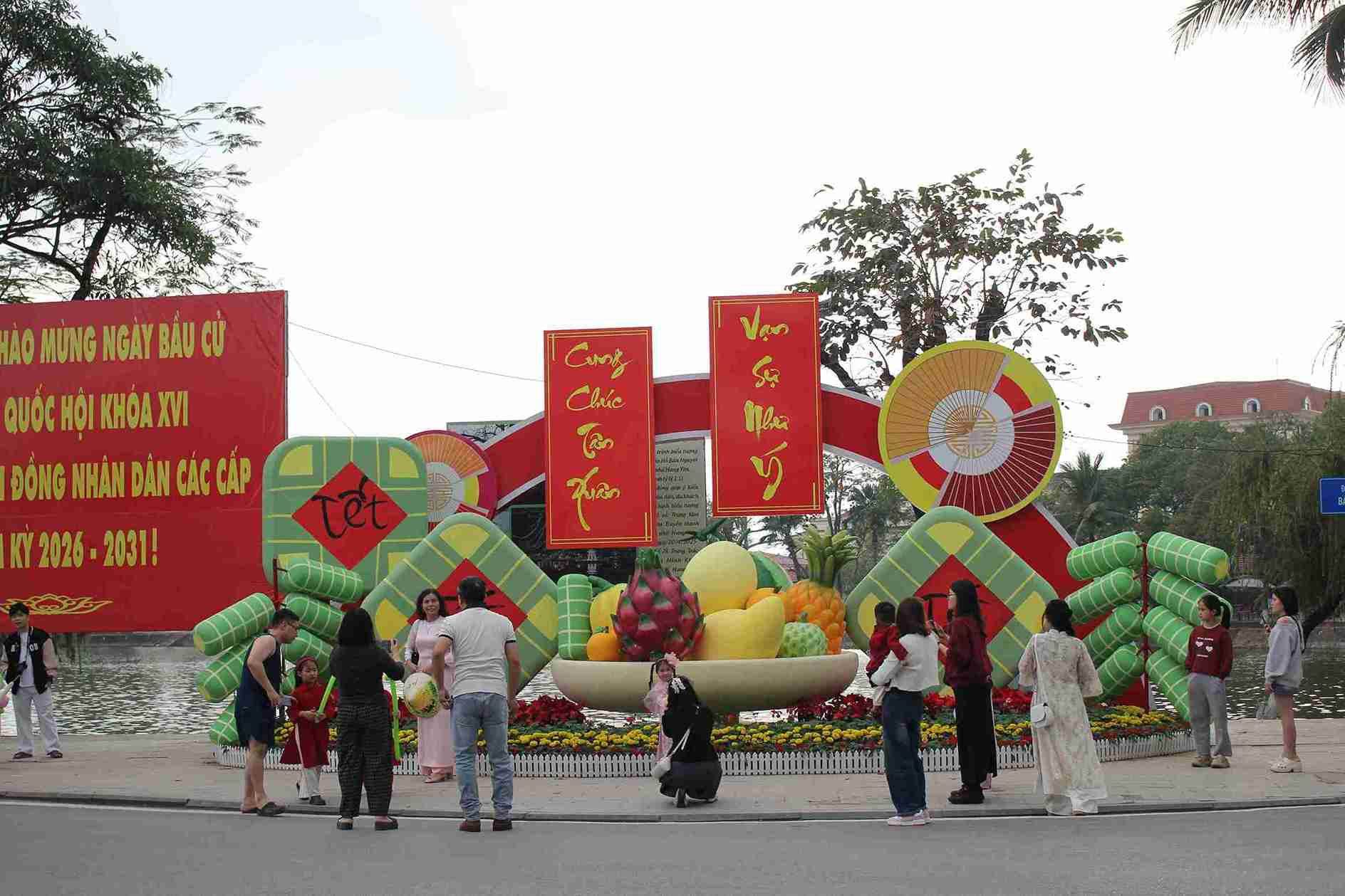 Khu di tích Phố Hiến được trang trí tiểu cảnh Tết, tạo điểm nhấn cảnh quan cuối năm.