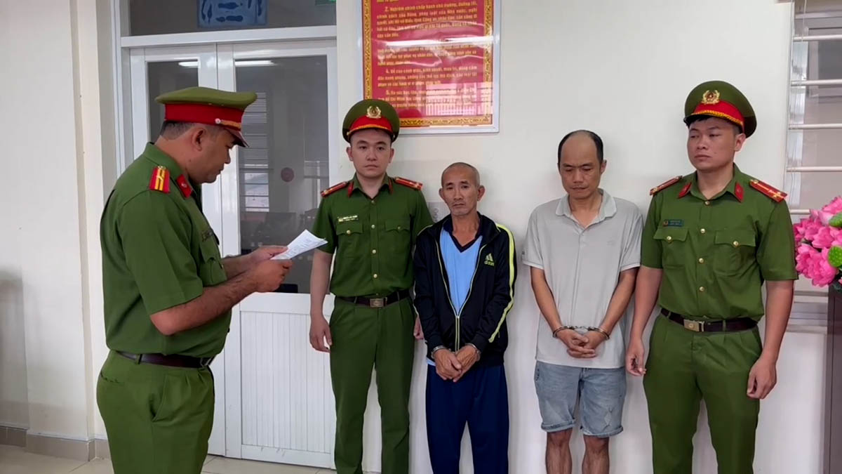 Prosecuting 2 subjects for hooliganism and disturbing public order after a traffic collision in Ho Chi Minh City. Photo: Police provided