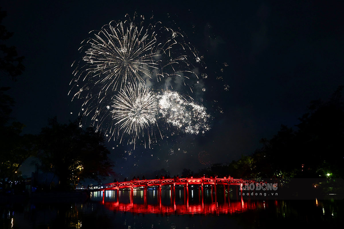 Details of 33 fireworks locations in Hanoi on New Year's Eve. Photo: Viet Anh