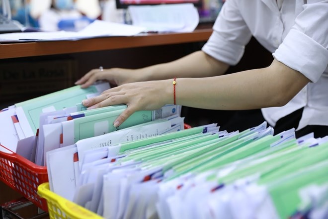 Many workers are wondering about the monthly salary for compulsory social insurance contributions including which amounts? Illustrative photo: Hai Nguyen