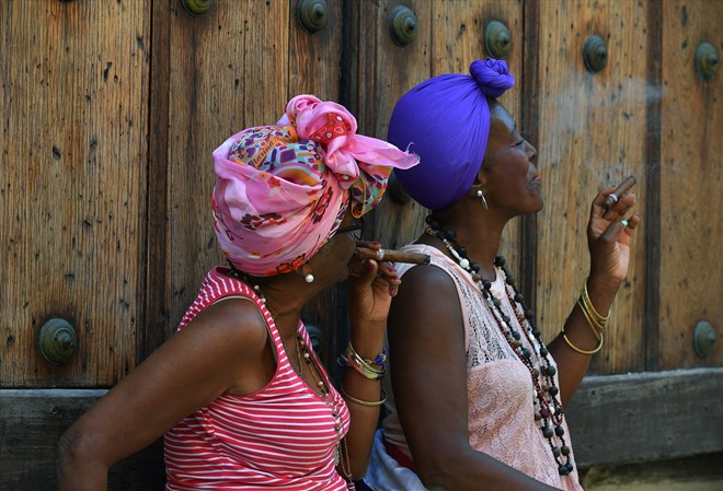 Women in Cuba smoke cigars. Photo: Viet Van