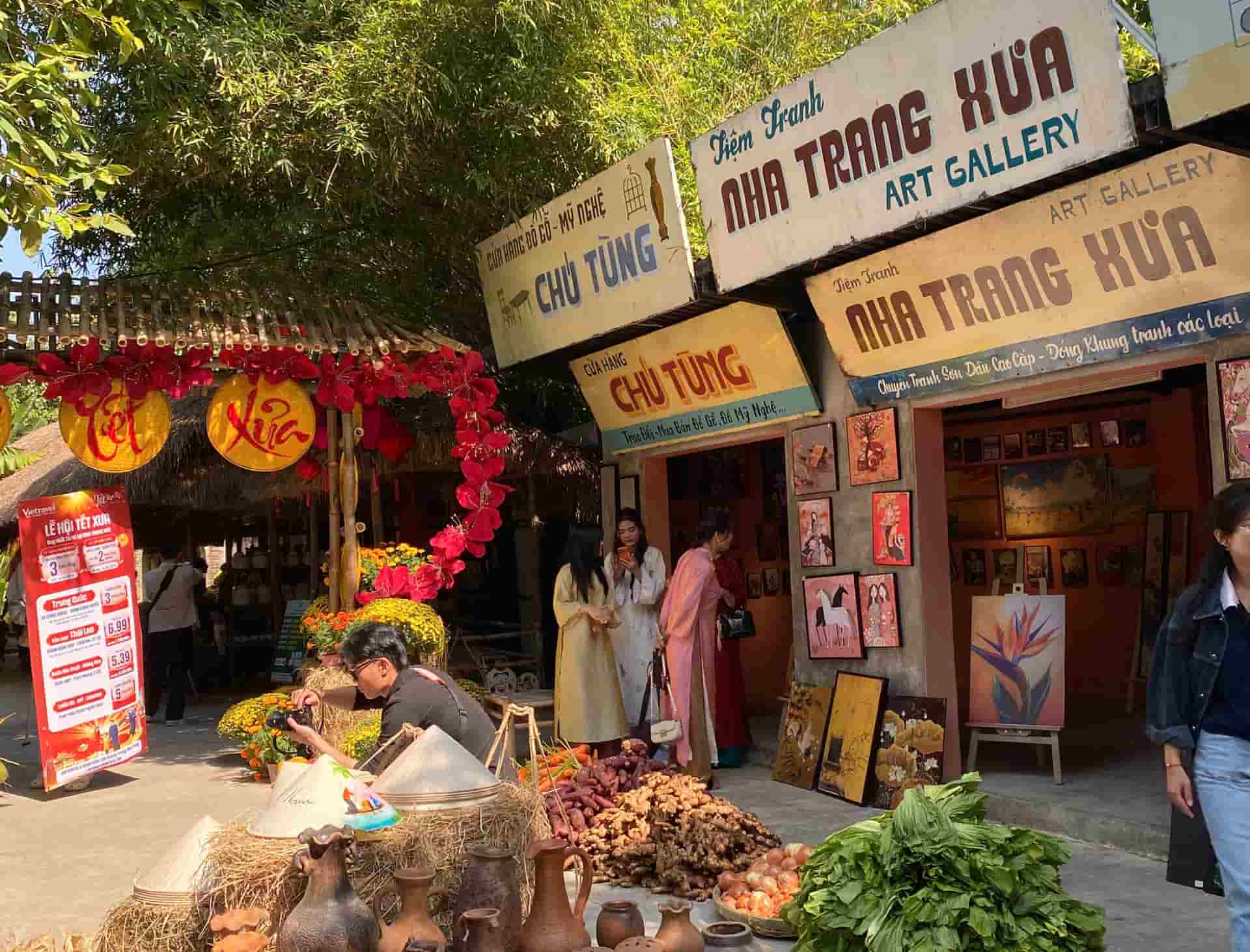 Làng nghề Nha Trang Xưa đang tổ chức lễ hội Tết xưa với chủ đề “Gìn giữ Tết Việt - Kiến tạo tương lai”. Ảnh: Bình Ngọ