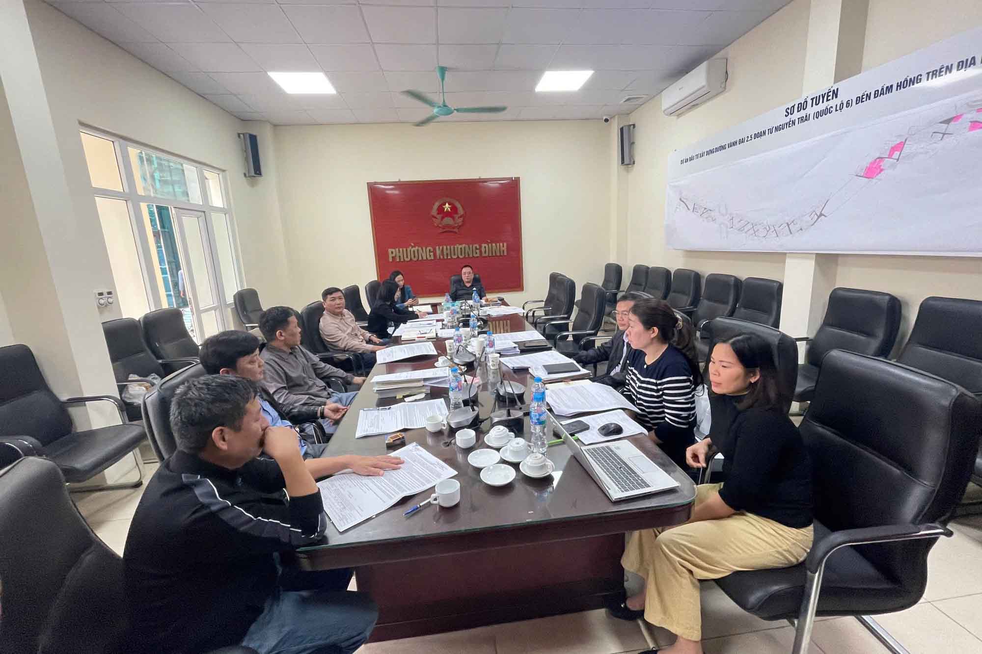 Khuong Dinh Ward Compensation, Support and Resettlement Council works throughout Tet, promoting the progress of Ring Road 2.5 project. Photo: TTĐT Khuong Dinh Ward