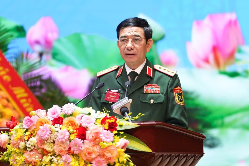 판반장 대장 - 정치국 위원, 중앙 군사위원회 부비서, 국방부 장관 - 은 혁명적이고, 정규적이며, 정예화되고, 현대적인 인민군 건설 목표를 제시했습니다. 사진: 송흐우