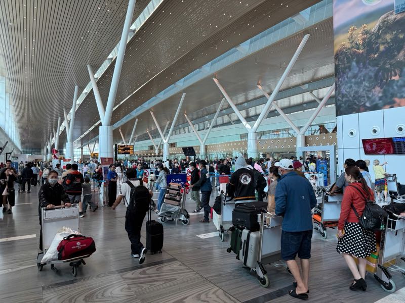 Nhà gà T3 sân bay Tân Sơn Nhất phục vụ đông đảo lượng khách ở cả chiều đi và đến. Ảnh: Anh Tú