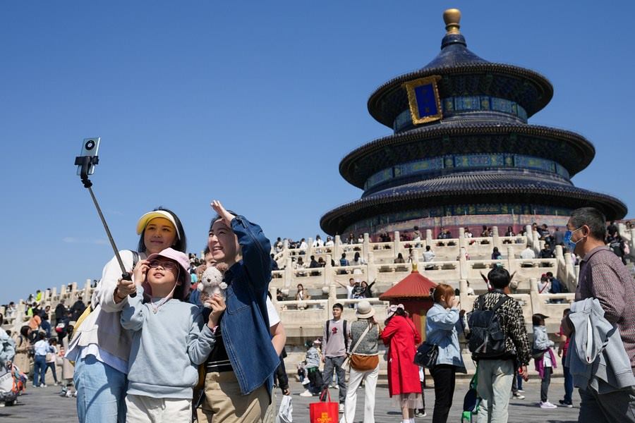 The wave of overseas tourists from China is increasing sharply, but the number of tourists choosing Japan is seriously decreasing. Photo: Xinhua