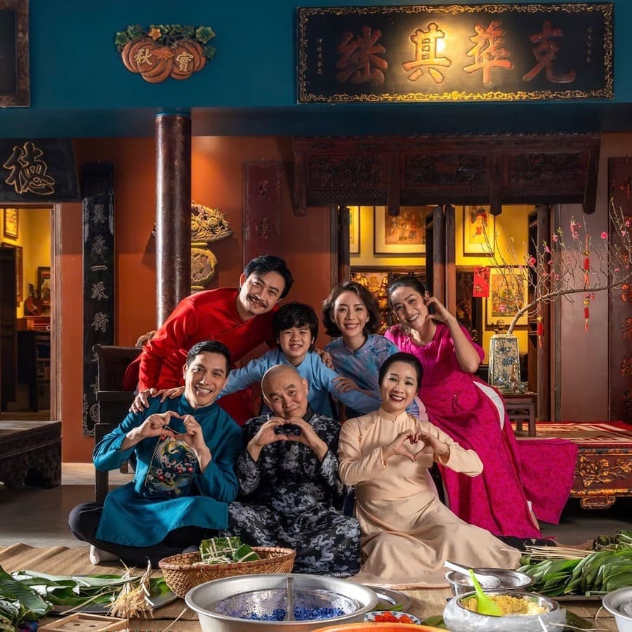 Bộ phim “Mùi phở” mang màu sắc gia đình Việt Nam với tông đỏ, vàng, xanh lá... thêm phần khơi gợi sự háo hức mùa Tết đến, Xuân về. Ảnh: Nhà sản xuất